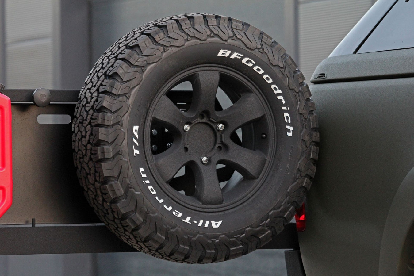 Spare Tire Carrier for MorE 4x4 Pick Up Bumpers