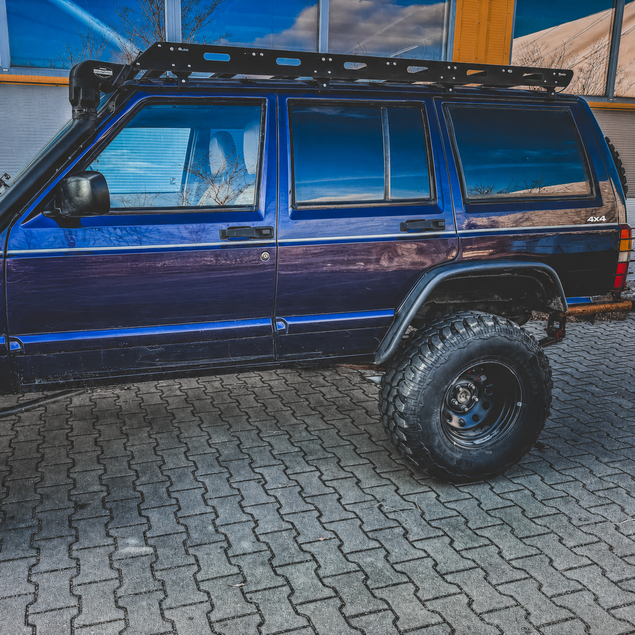 Robuster Low-Profile Dachträger für Jeep Cherokee XJ