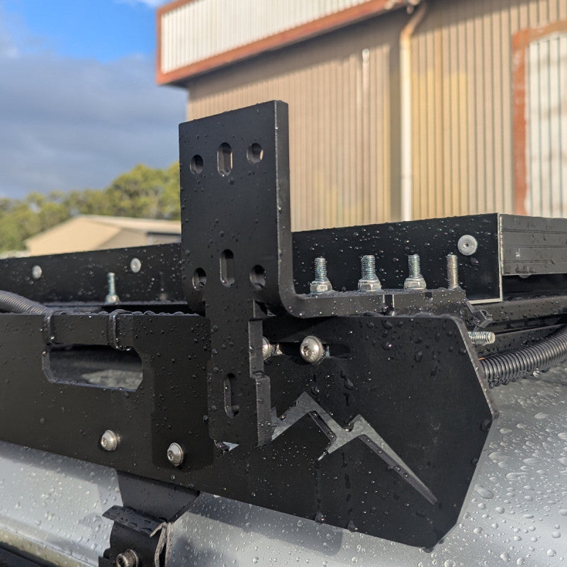 Low profile bracket for 270° awning