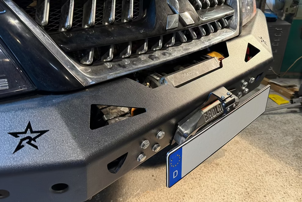 Klappbarer Kennzeichenhalter für Seilwinde