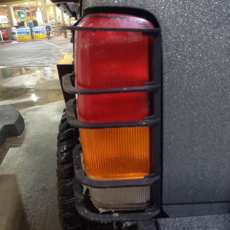 Taillight guard for Jeep Cherokee XJ (97-01)